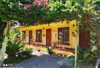 Cabinas Bah  a Uvita - Marino Ballena National Park Lodge has Balcony rooms