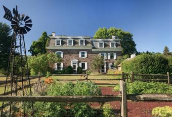 Woolverton Inn has Balcony rooms