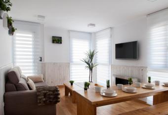 Miramar Ski a pie de pista allows 18 year olds to book a room