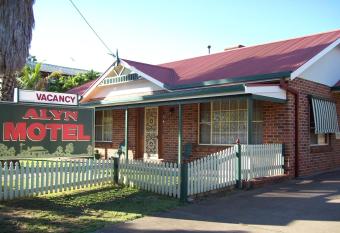 Alyn Motel allows 18 year olds to book a room