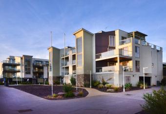 Phillip Island Towers allows 18 year olds to book a room