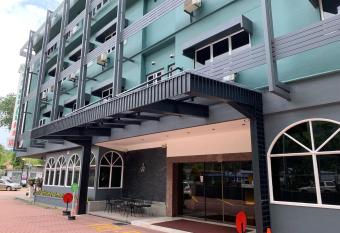 Hotel Waterfall allows 18 year olds to book a room