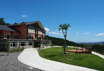 Sun Hola Villa has Balcony rooms