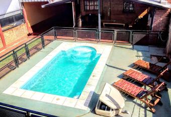 O NEGRA   has Balcony rooms