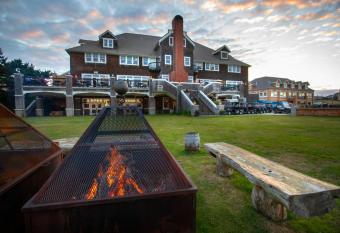 Mcmenamins Gearhart Hotel allows 18 year olds to book a room