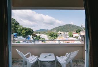 Kata Sun Beach Hotel has Balcony rooms