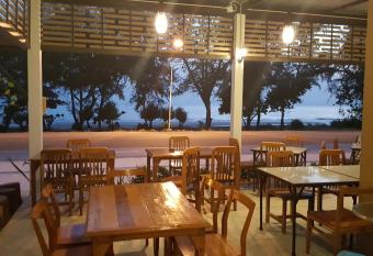 Yellow House Rayong has Balcony rooms