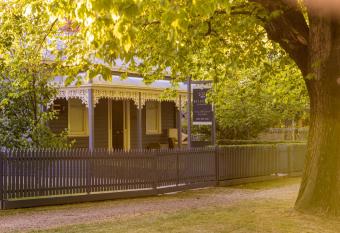 Belmont at Beechworth 2 bedrooms, 2 bathrooms, 2 couples has Balcony rooms