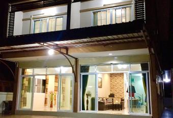 Apinsaya House has Balcony rooms