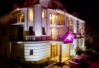 Romantic Boutique allows 18 year olds to book a room