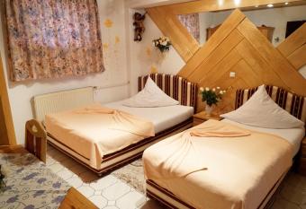 Top Hotel Edingen allows 18 year olds to book a room