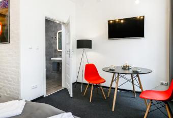 Happy Apartments has Balcony rooms