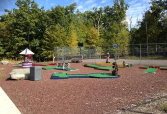 Eagle Village Resort & Chalet has Smoking rooms