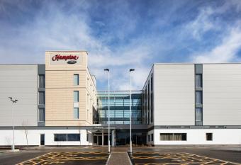 Hampton By Hilton Bristol Airport allows 18 year olds to book a room