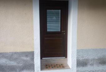 Camera Fenis allows 18 year olds to book a room