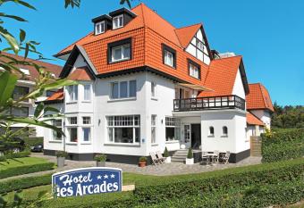 Hotel Les Arcades allows 18 year olds to book a room