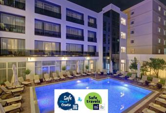 Hotel Lero has Balcony rooms