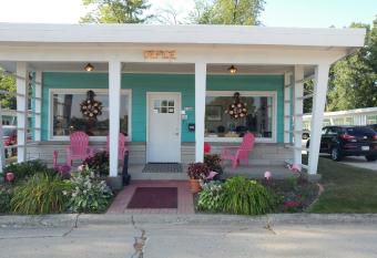 Motel 57 has Balcony rooms