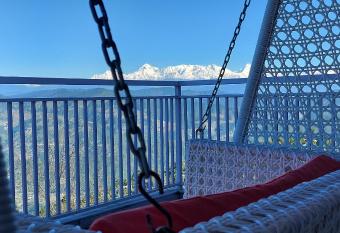 Kasar Himalaya Holiday Home has Smoking/Balcony rooms