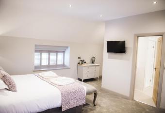 Rutland Water Courtyard Rooms has Balcony rooms