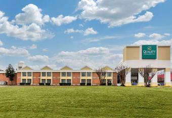 Quality Inn & Suites allows 18 year olds to book a room