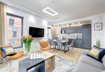 Dom & House - Apartments Brabank Old Town allows 18 year olds to book a room