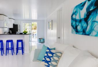 Blue - Inn on the Beach has Balcony rooms