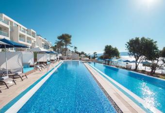 Girandella Valamar Collection Resort has Balcony rooms