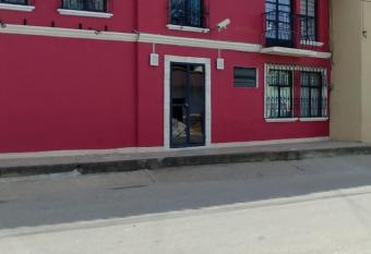 Posada Catalina allows 18 year olds to book a room