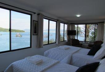 Caixa D a  o Residence allows 18 year olds to book a room