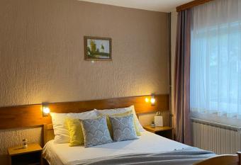 M&N Zafran has Balcony rooms