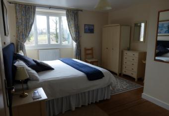 L Hirondelle Chambres d Hotes allows 18 year olds to book a room