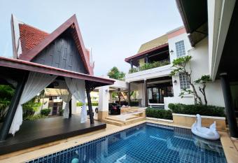                                                              Ramida Pool Villa Pattaya allows 18 year olds to book a room