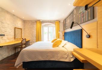 Domus Maritima has Balcony rooms