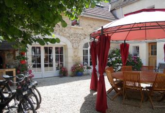 Les Mille et une Pierres has Balcony rooms