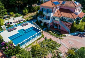 Villa Brasina has Balcony rooms