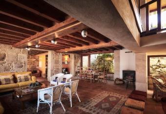 Casa Cruceiro has Balcony rooms