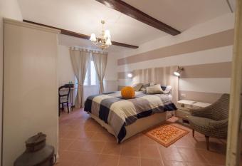 La Trinuzia allows 18 year olds to book a room