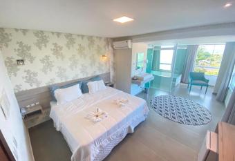 Hotel e Pousada Manguinho has rooms with a private hot tub