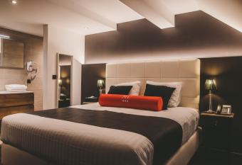 H  tel Hors-Ch  teau - Li  ge Centre Historique allows 18 year olds to book a room