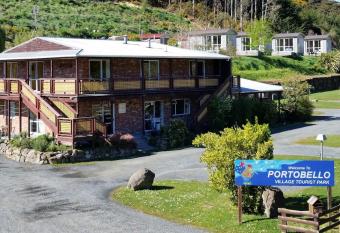 Portobello Village Tourist Park has Balcony rooms