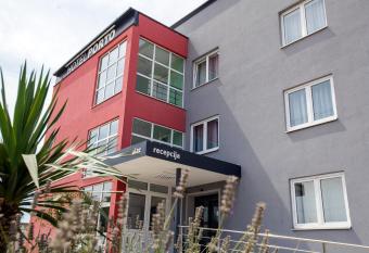 Hotel Porto has Balcony rooms