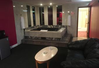 Midway Inn & Suites has rooms with a private hot tub