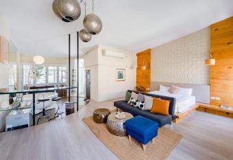 H& tainan weshare hotel has rooms with a private hot tub