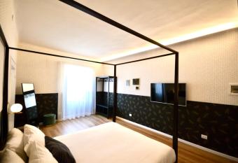 Room Verona Ai Conti allows 18 year olds to book a room