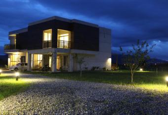 Maple Feeling Vacation Farm allows 18 year olds to book a room