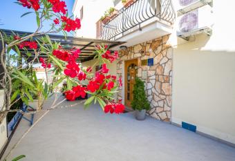 Villa Confort Exclusive has Balcony rooms