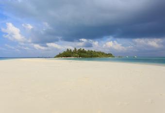 Embudu Village Resort has Balcony rooms