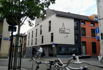 Hotel Ladeuze allows 18 year olds to book a room