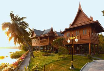 RK Riverside Resort & Spa (Reon Kruewal) has Balcony rooms